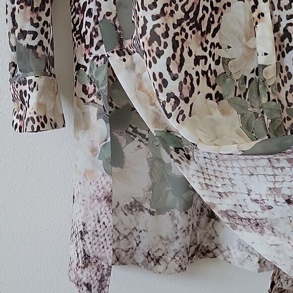 Chico's Flora Leopard Print Poised Blooms Sheer Button Down Tunic Size Small - Picture 5 of 7